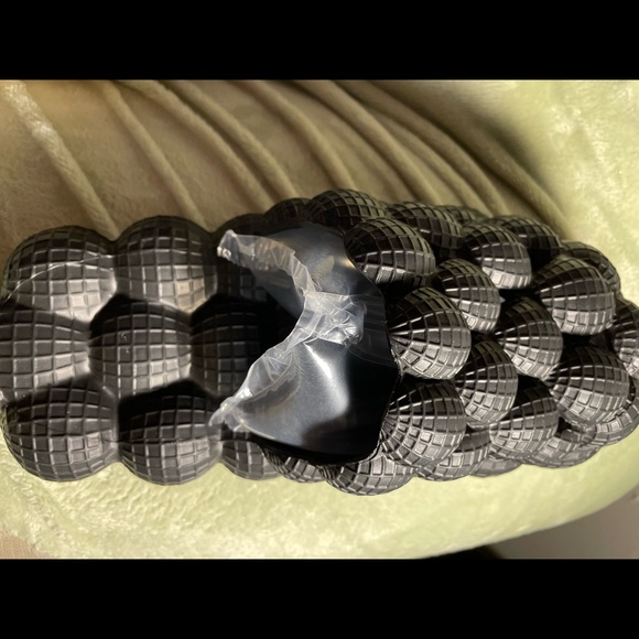 Black bubble slides.  Size:39-40.  Never Worn. - Picture 1 of 8